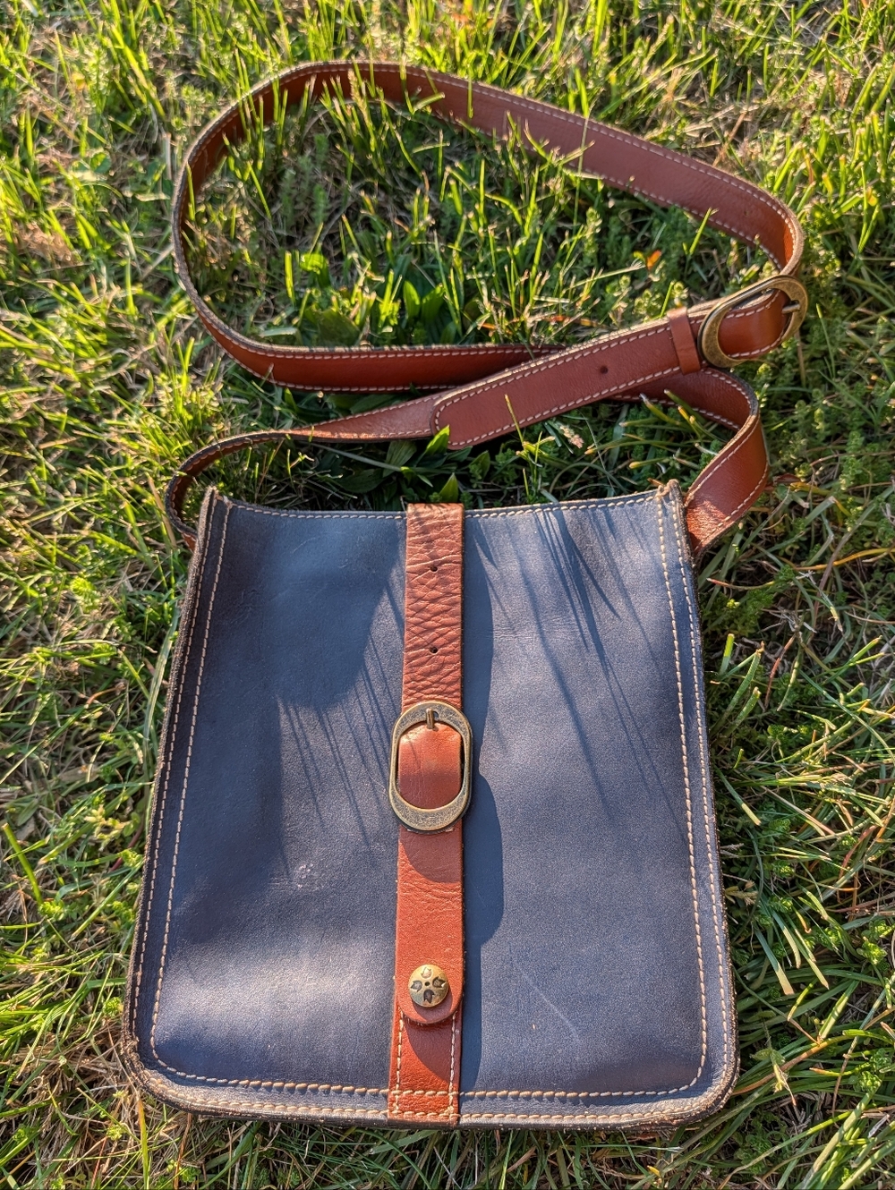💙GUC Patricia Nash Venezia Genuine Leather Adjustable Crossbody Bag, Navy Blue
